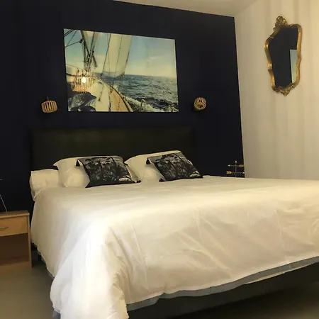 Agreable Chez Mame Jeanne Au Grau Du Roi Apartament
