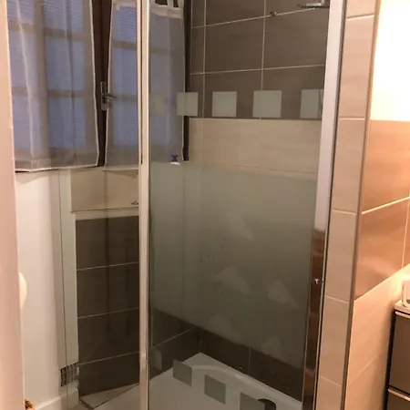 Agreable Chez Mame Jeanne Au Grau Du Roi Apartament